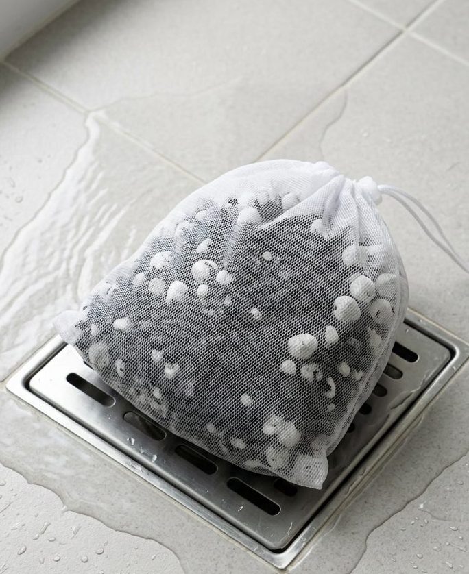 배수구 덮개 위의 카본세라믹 복합체 500g